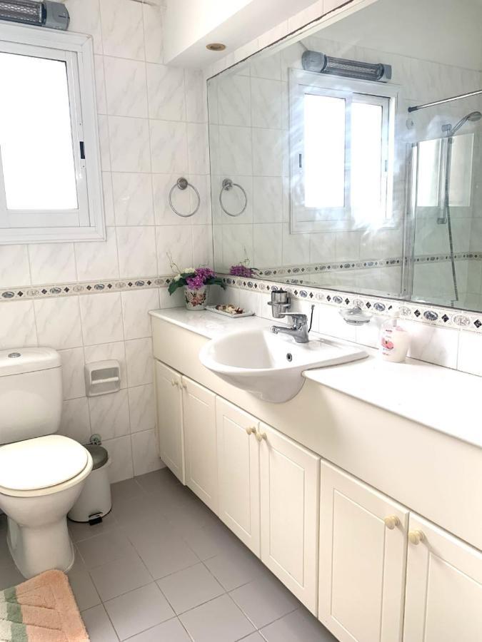 Limnaria Gardens Two Bedroom Apartment With Balcony Paphos Esterno foto